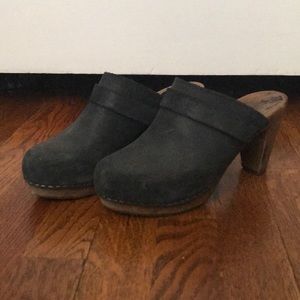 Black leather wooden clogs